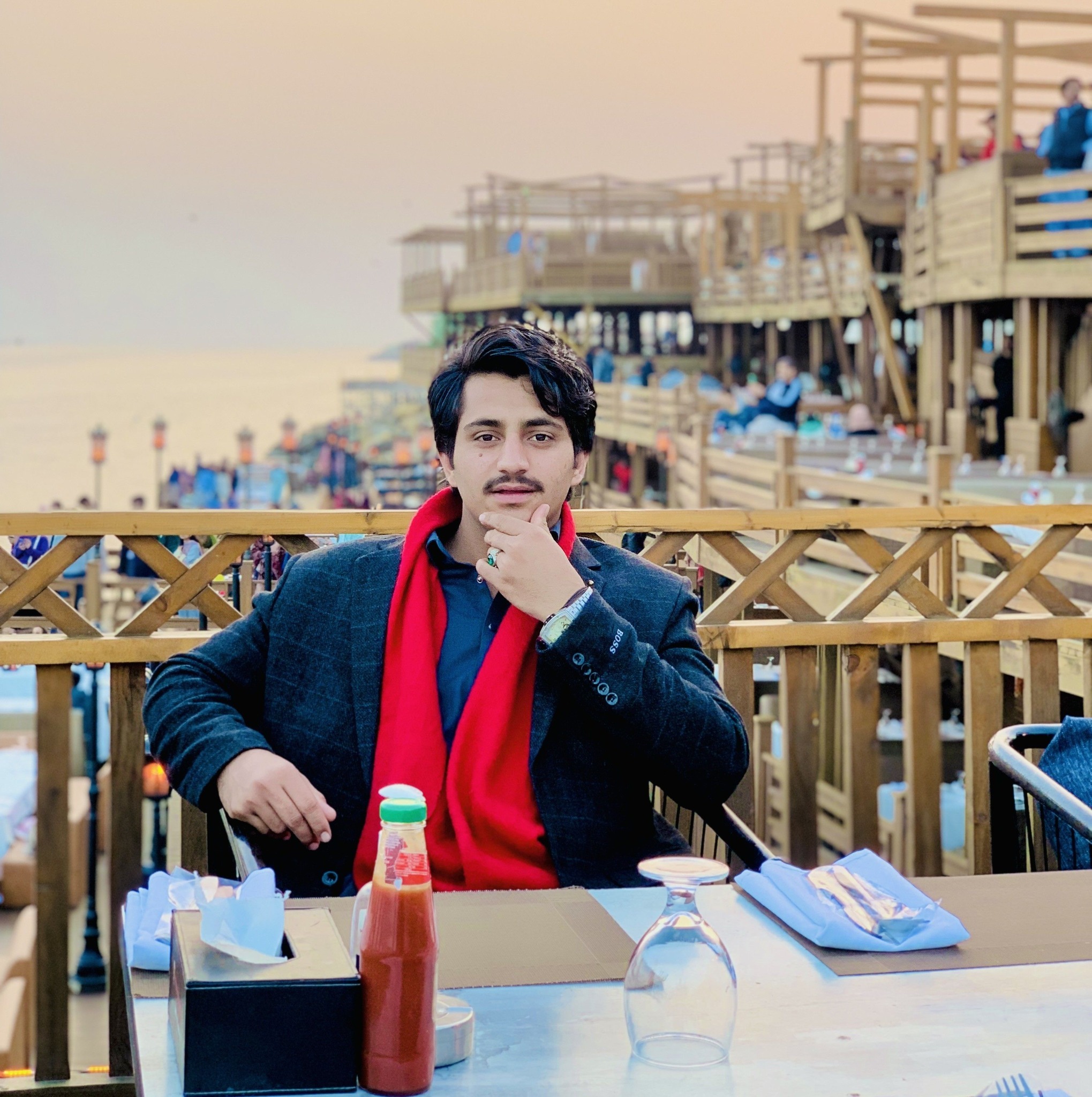 جو بھی ملا مطلب سے ملا پر جب مشکل ائی تو کوئی بھی نہ ملا نہ بس اپنا ...