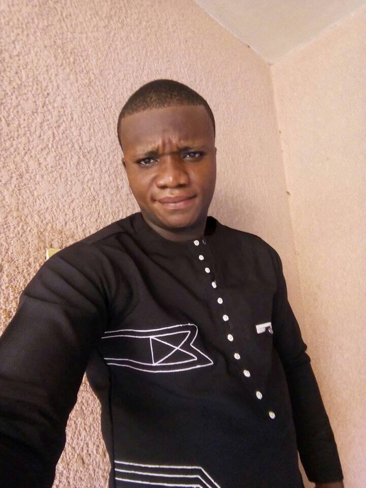 Godfried YOVO. Officiel . L'information, un besoin vital