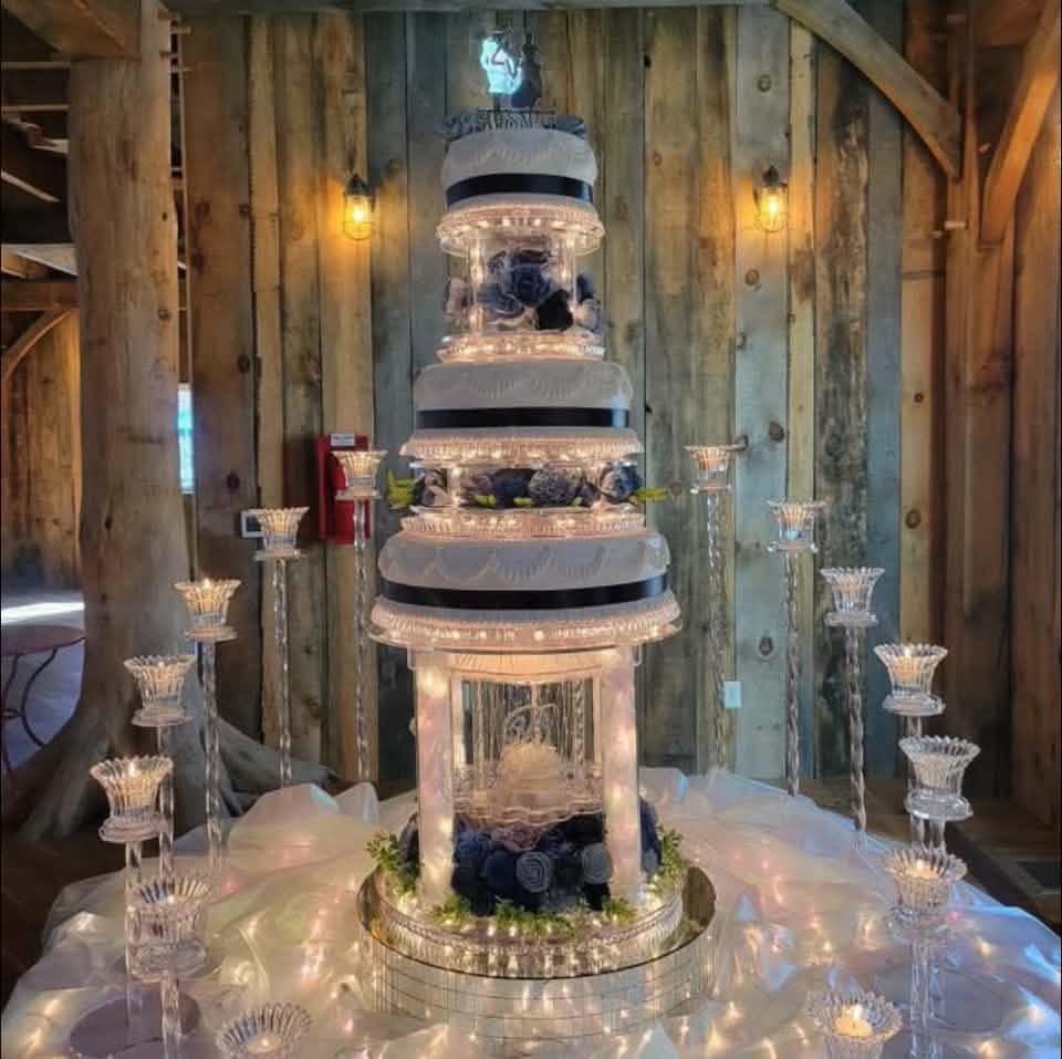 1. Meet and Design 💕 Our showroom has 20+ cakes on display. Come and ...