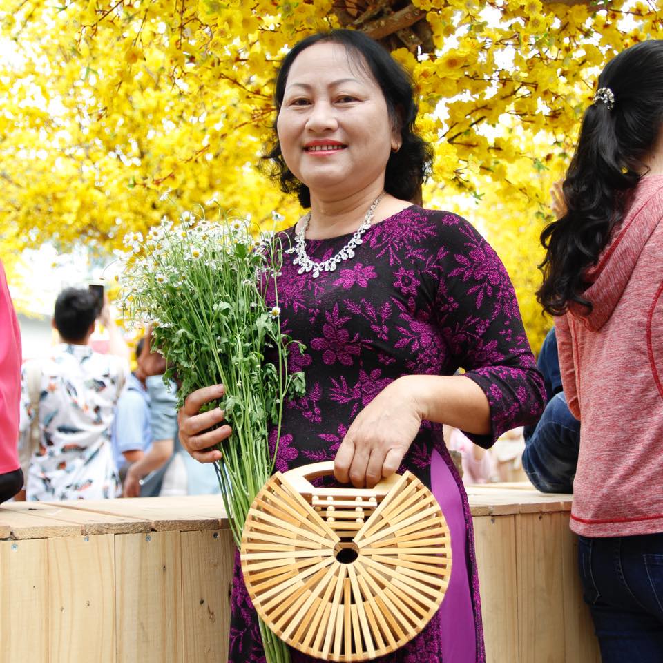 Người - BÒN NƠI KHỐ RÁCH ĐÃI NƠI QUẦN HỒNG Người phụ nữ hỏi thằng bé ...