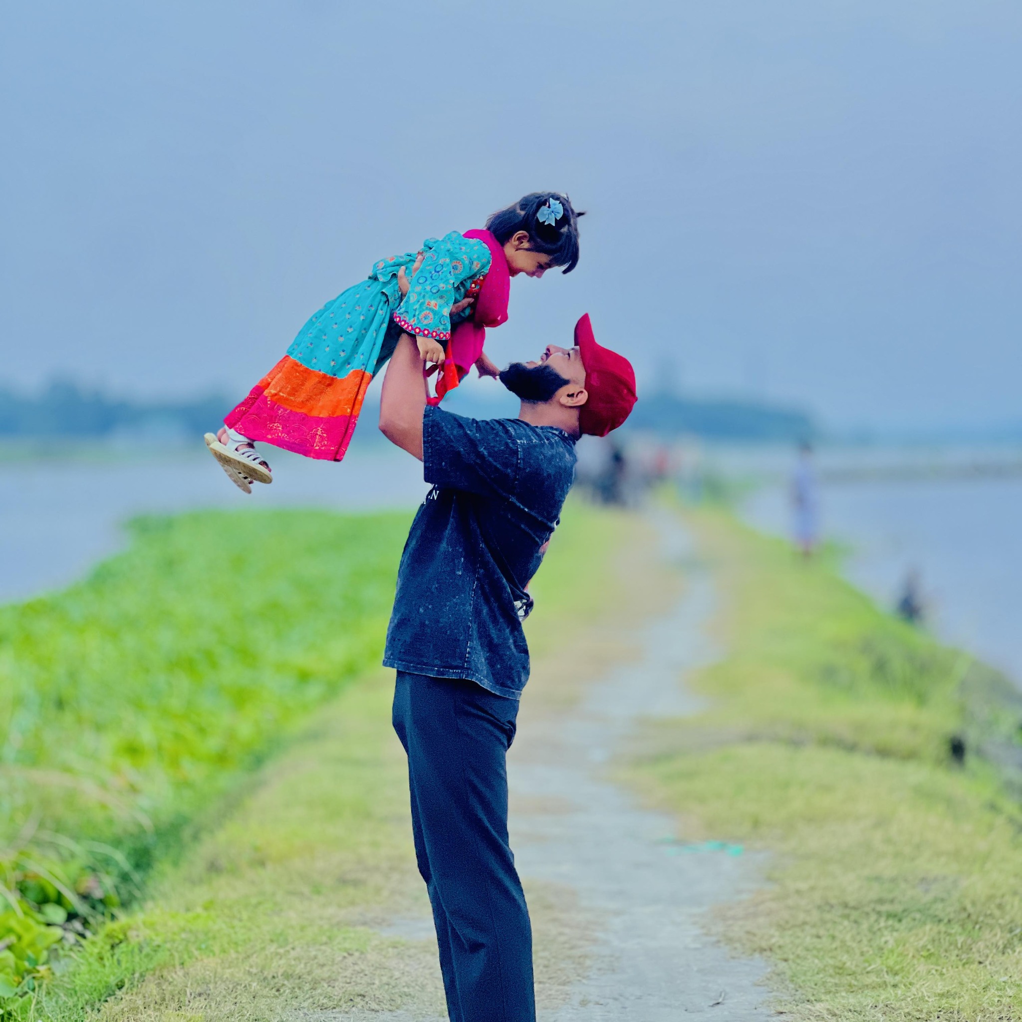 Rashed - iPhone পকেটমার বদমাশটা চুরি করেছে ঠিকই, কিন্তু সঙ্গে নিয়েই ...