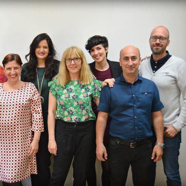Aidée Sérieux Et Honnête