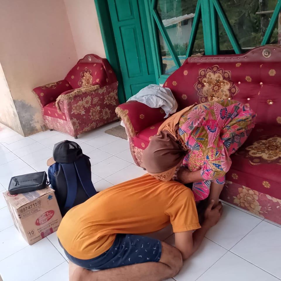 Edisi si budeg dintitah meli udud mh ngadenge 😂😂 #senisunda # ...