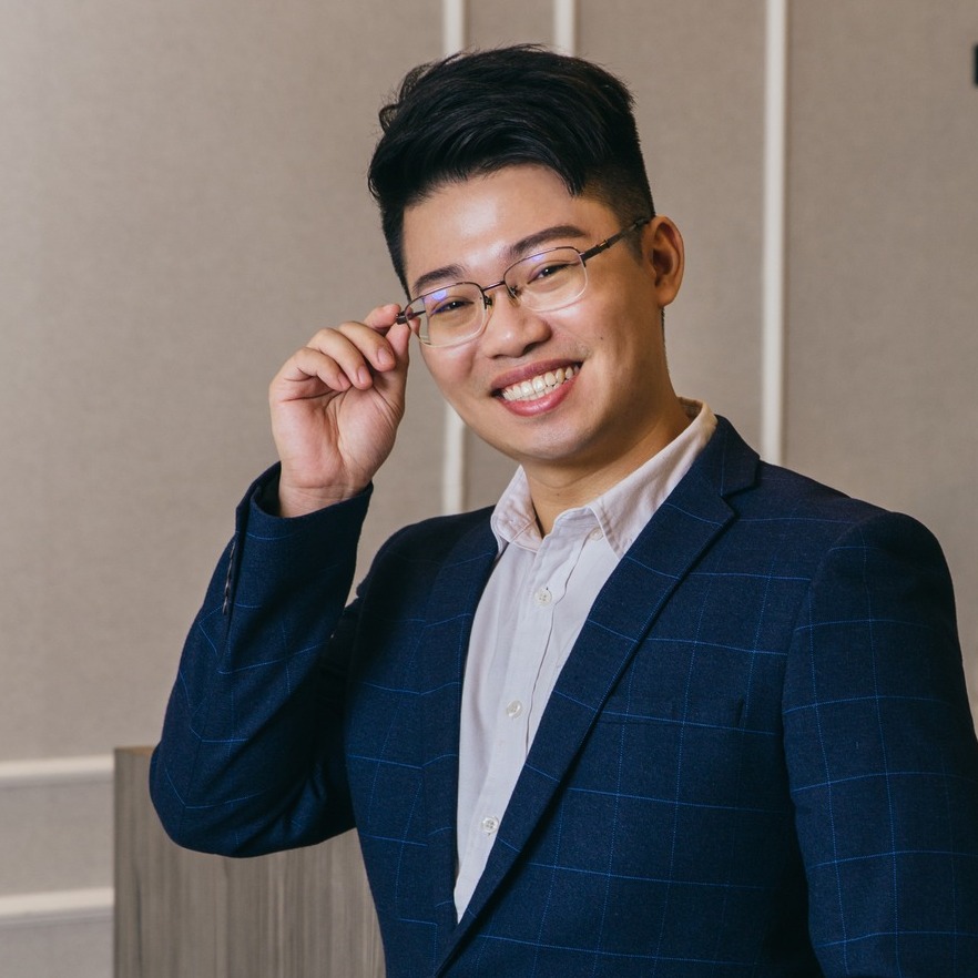 遗嘱顾问Nicholas - 这 个 衣 服 湿 透 的 男 子 月 薪 10 万🤑💰💰 每 天 不 停 地 约 客 谈 单，从 来 没 有 ...