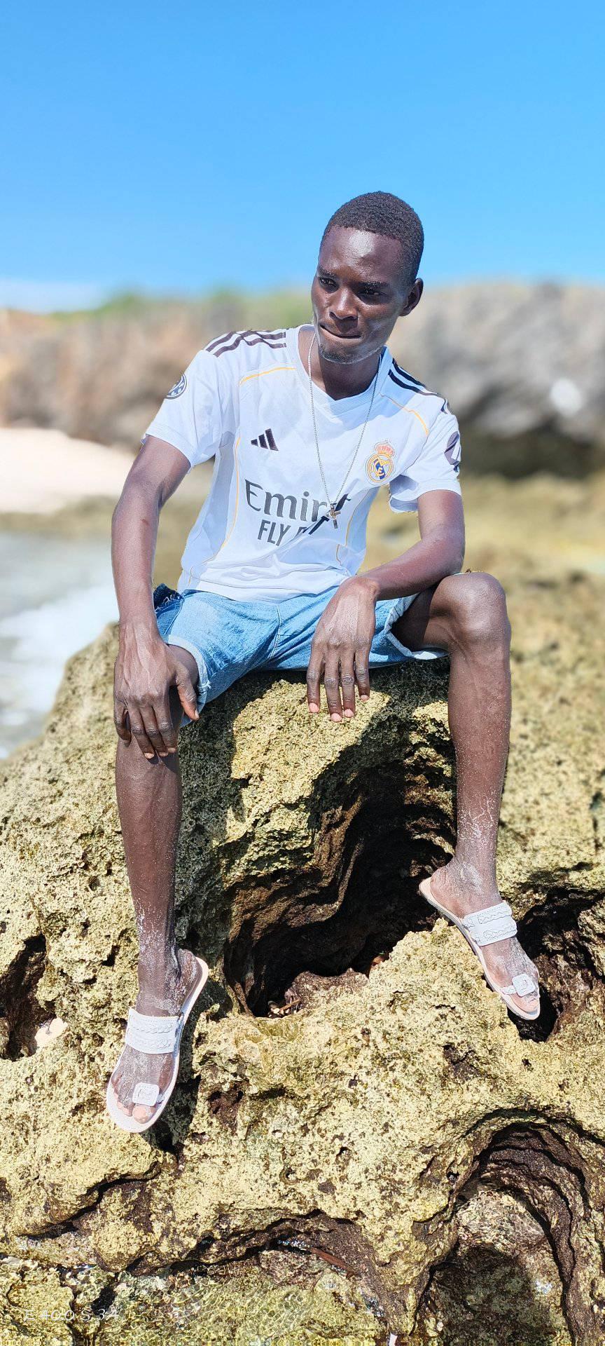 Kwasababu amejuw jana Alikasirisha watu leo amejifanya mwema # ...