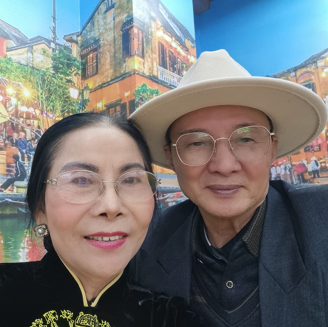 Hà Diệu Thúy - 💥Tết sum vầy😍lâu lắm rồi mới chụp lại ảnh... | Facebook