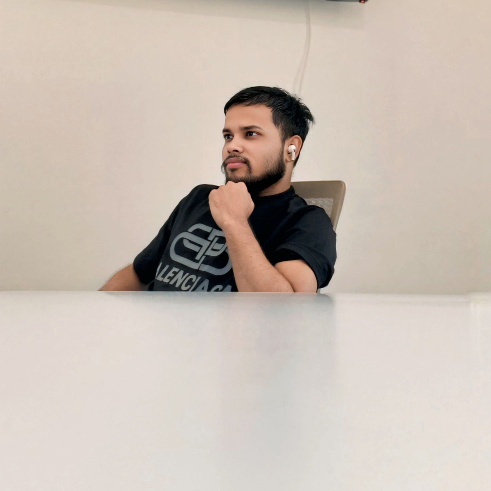 চুল কাটতে চাইলে যোগাযোগ করুন। সুন্দর কাটিং মাষ্টার।সে অসাধারণ চুল কাটতে ...