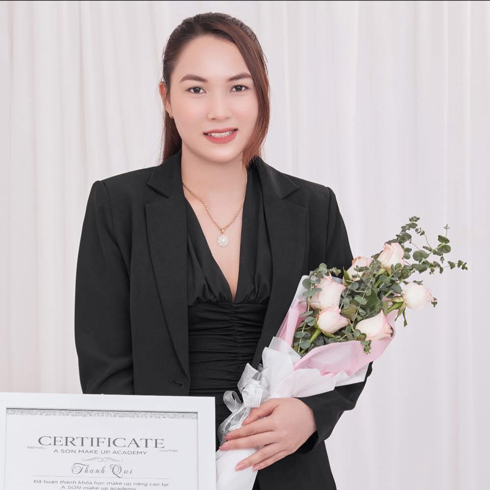 Makeup kỷ yếu cho con gái. Makeup xong con nói mai mốt con lấy ck cô ...