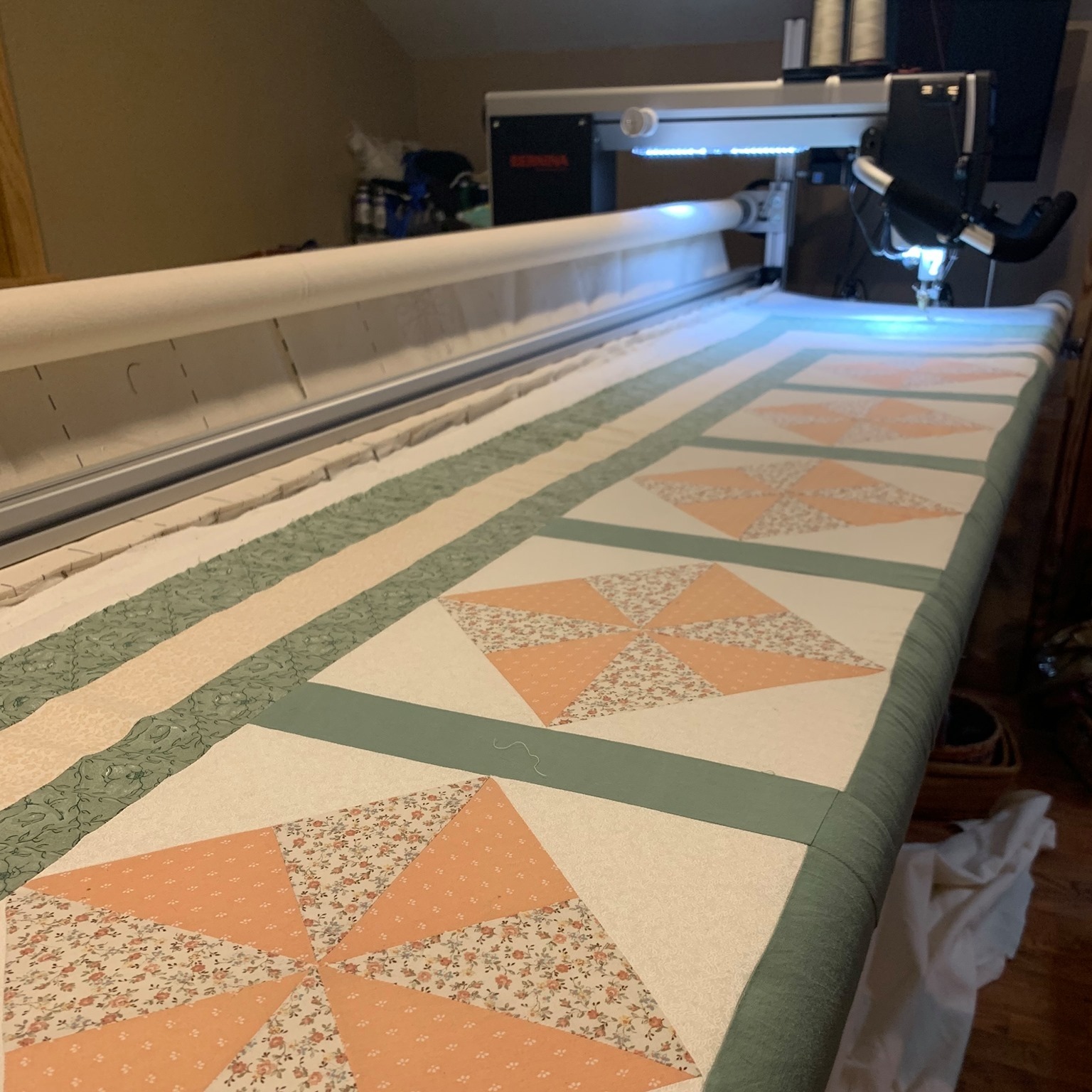 Free Patterns of QUILTING | **Fabric pattern for a table runner with ...