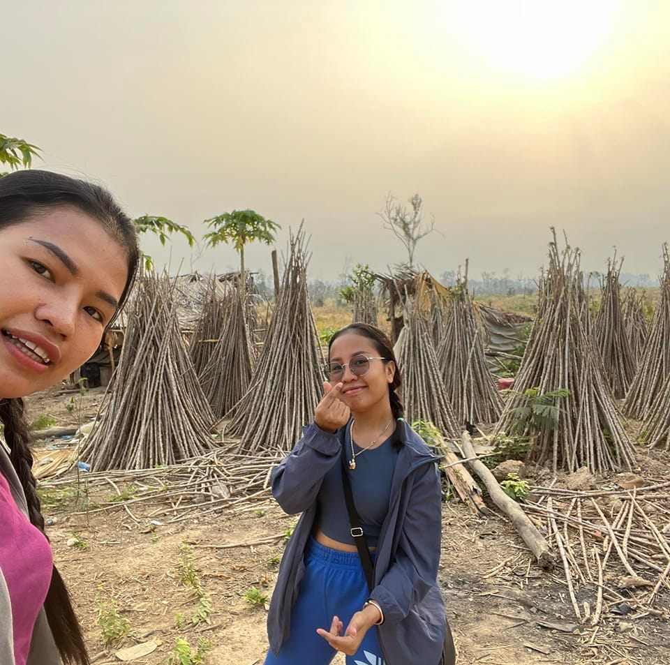 ឡៅកុងឆ្លេីយសំនួរ ដេីម្បីយក KFC ពីឡៅប៉យកទៅ 😜🌶️ KFC Spicy Mala Crunch ហា៎ ...