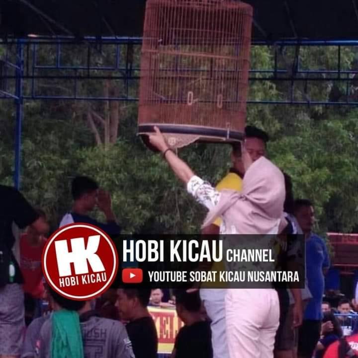 Karena sebaik-baiknya jatuh cinta ,jatuh cintalah kepada pria yang ...