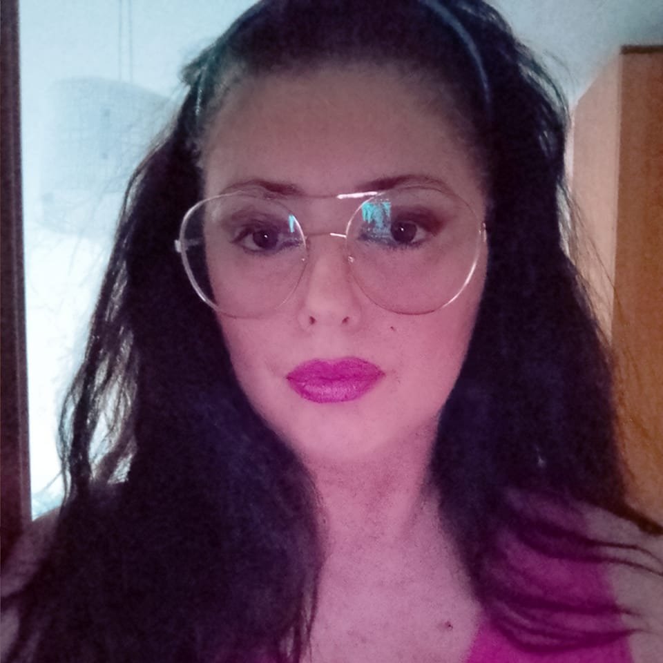Sandroni Morena on Reels Facebook