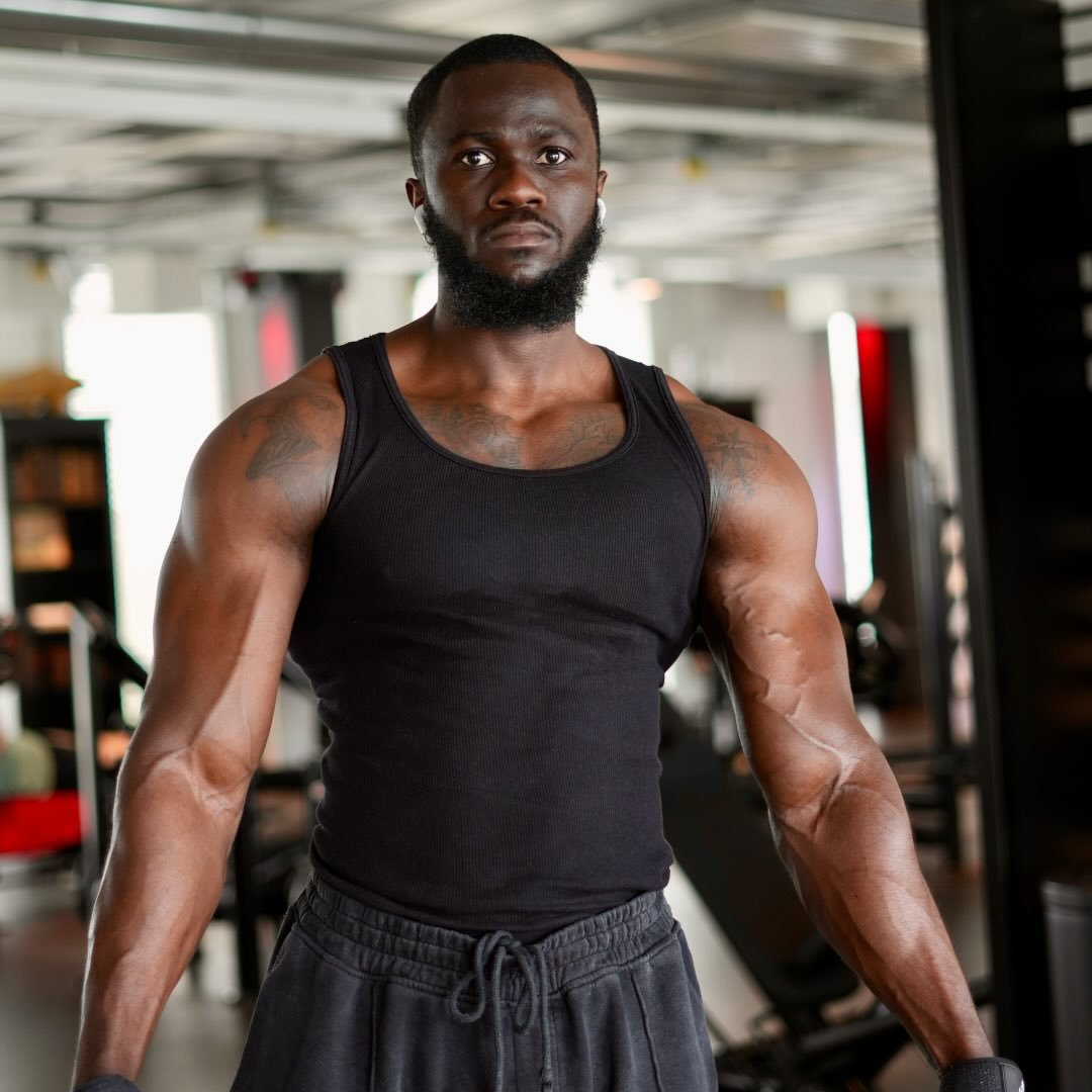 💬 Comment “MUSCLE” if you want to lose fat while building muscle, and I ...