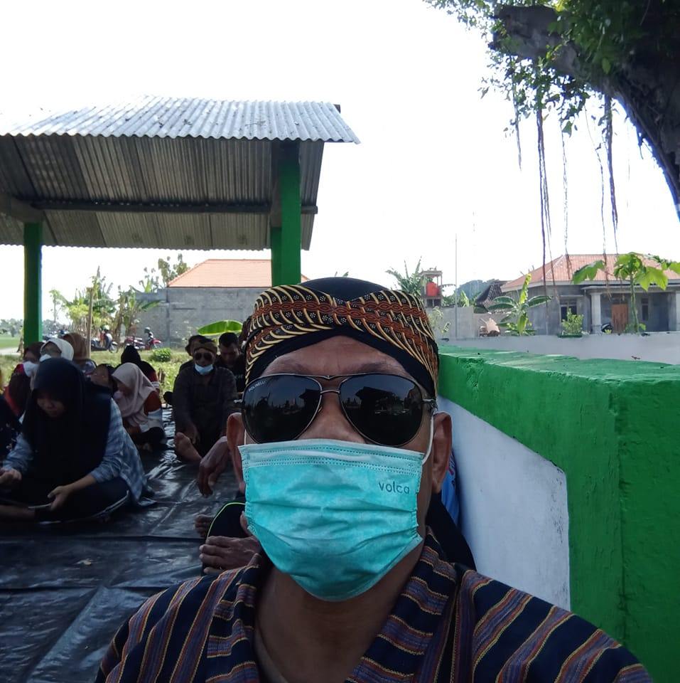 Bapak ini terharu tidak bisa lagi menahan air matanya dapat rezeki dari ...