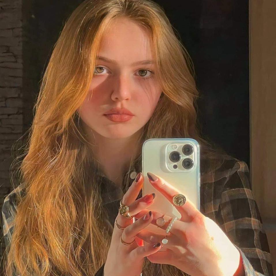 Lady Features