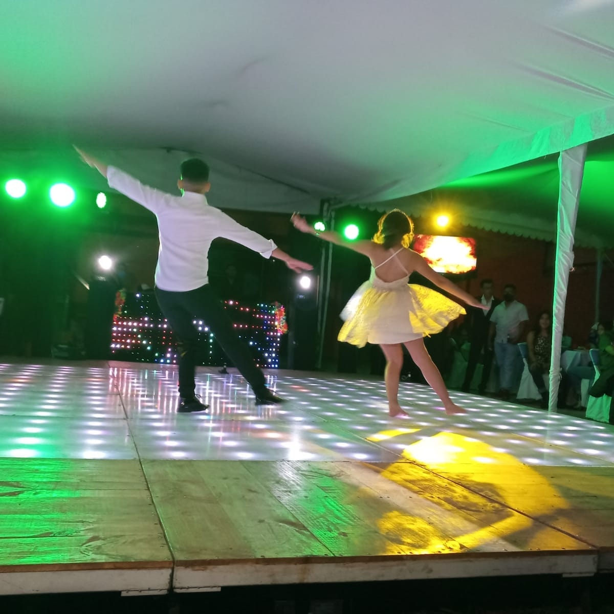Pista de baile iluminada,robot led,letras gigantes Tehuacán | Tehuacán