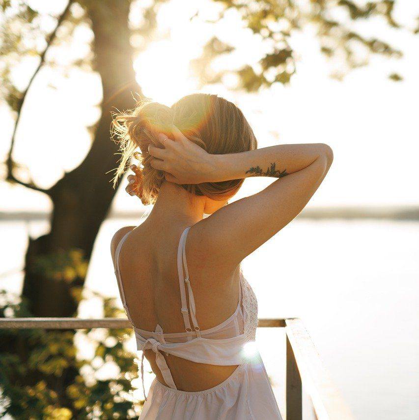 One sticker, zero wobble — the French tip trick that looks salon-done ...