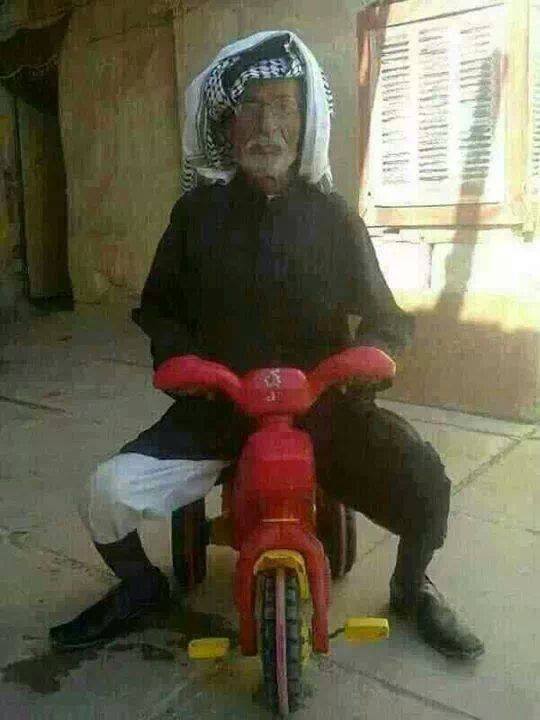 لازم نضحك