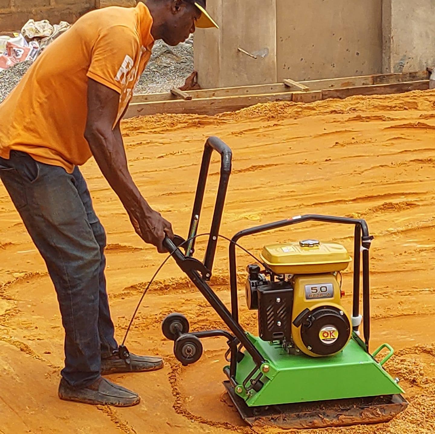 Rent compactor/and/compactor operator | Bénin