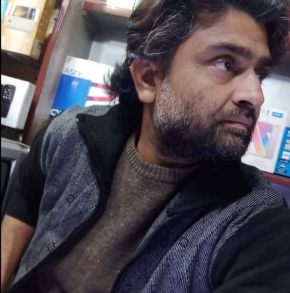 نانا پاٹیکر ایوارڈ وصول کرتے ہوئے، کیا سادگی ہے Copyright Disclaimer ...