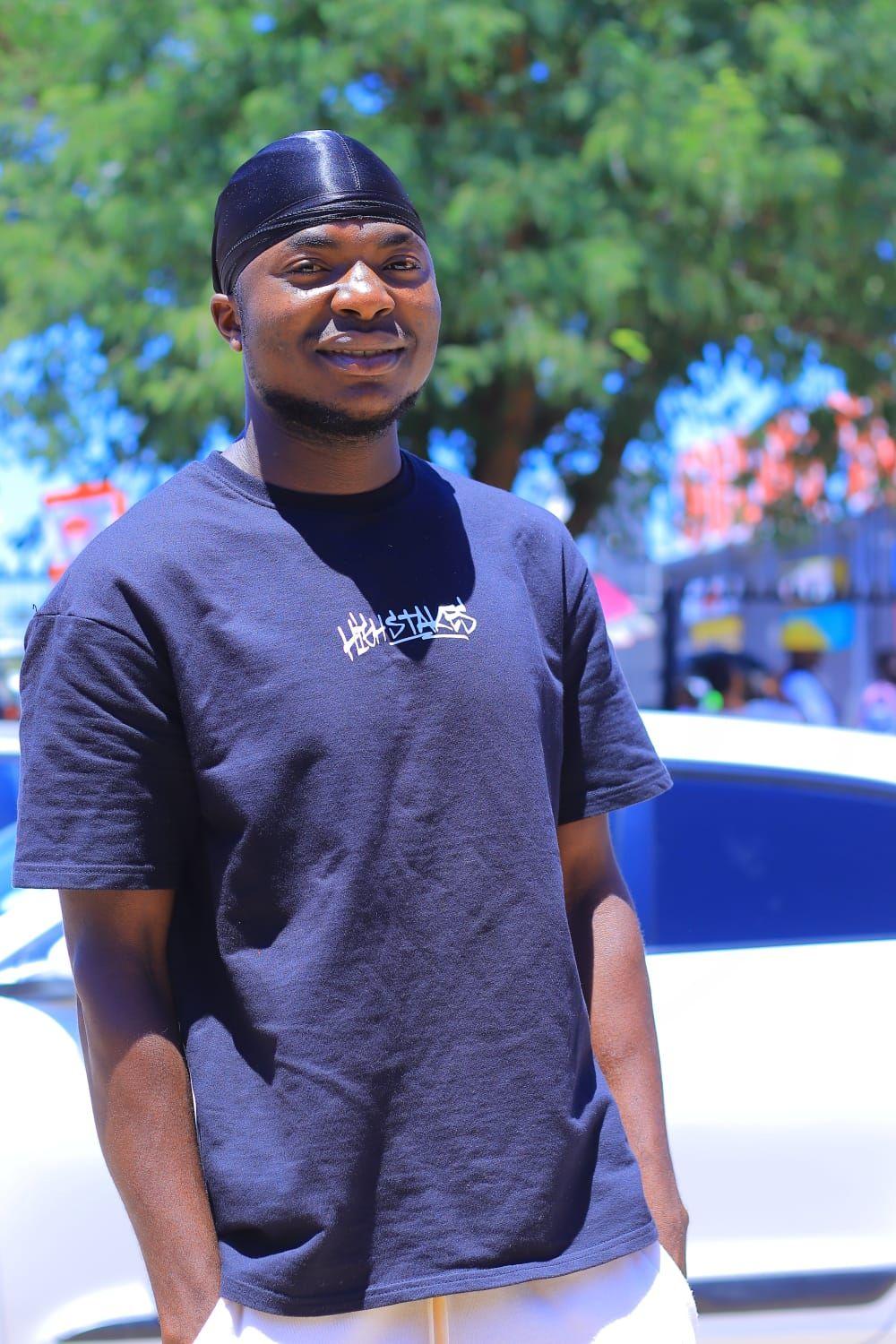 Ati iPhone Papi kuchoka lero oyimba ambiri aduka | Madness Entertainment