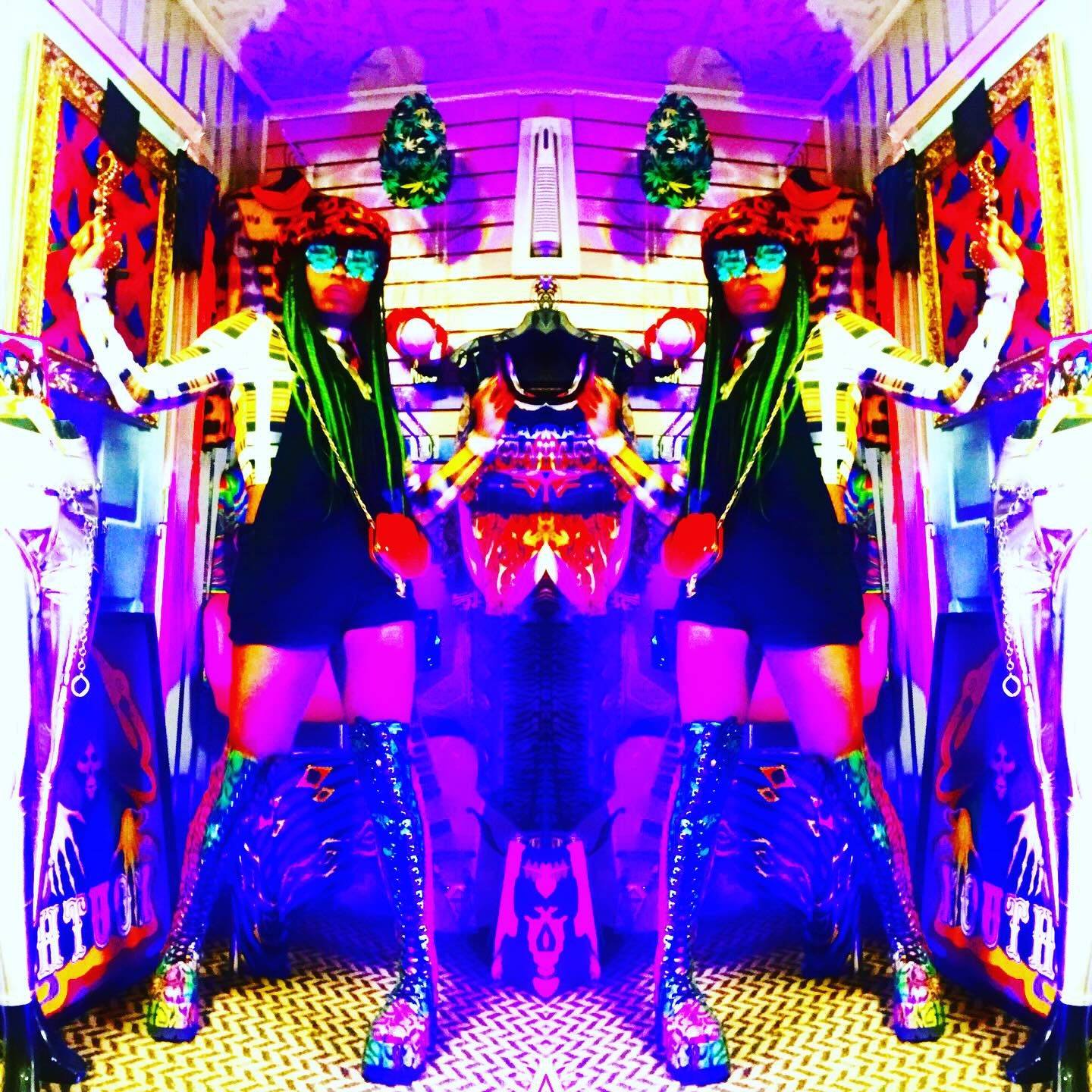 House - Do you like your trash prissy, preppy, or punky??? 🏰🌈💄🌈🏰 # ...