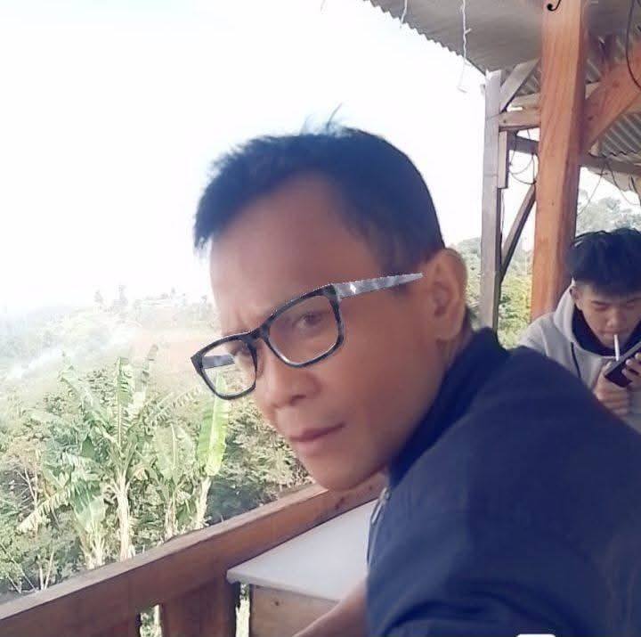 Pasangan terakhir Proses pemasangan bata ringan paling atas atau ...