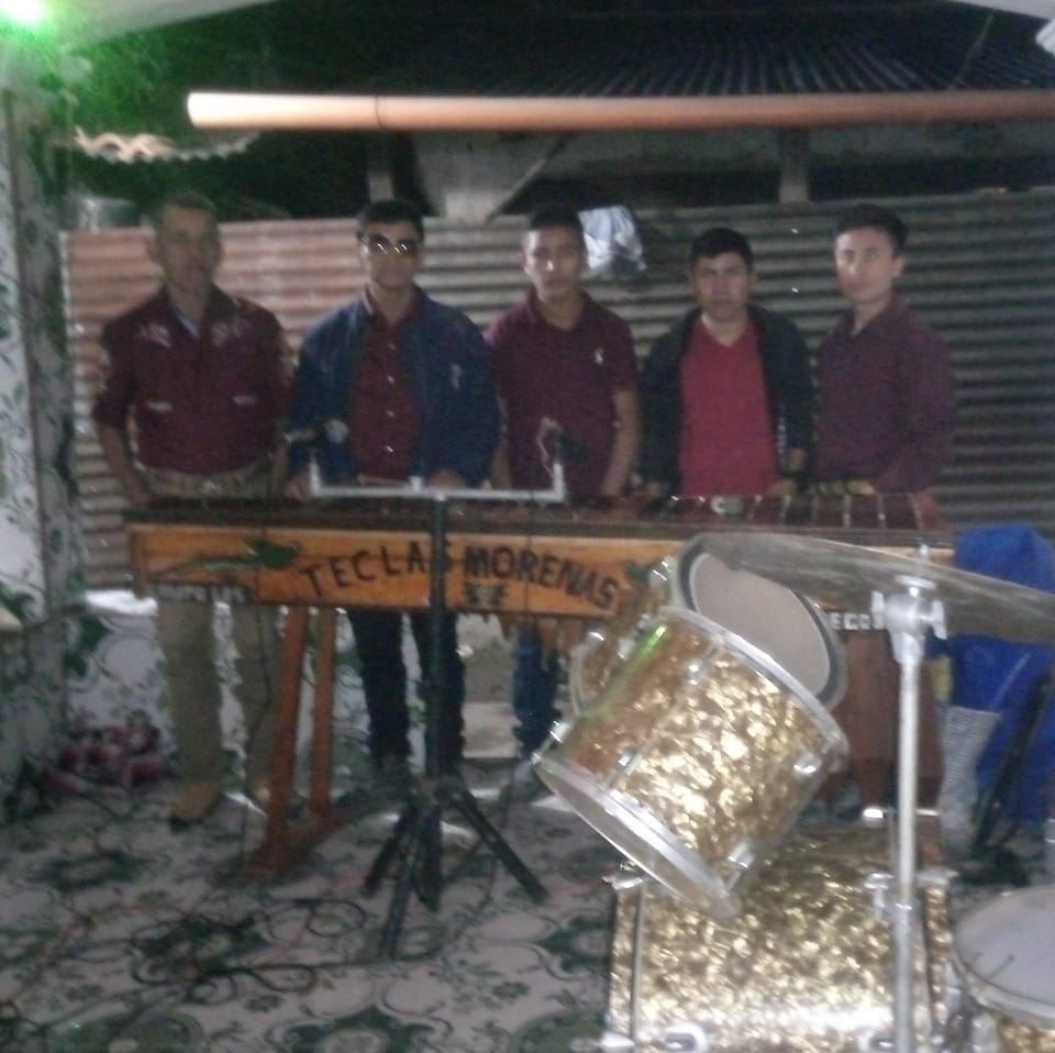 Gonzalo y su grupo fregones de churischan