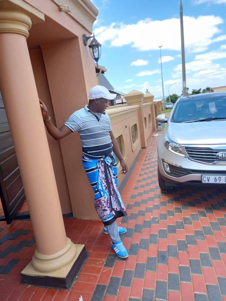 Dr Hlathi | Umtata
