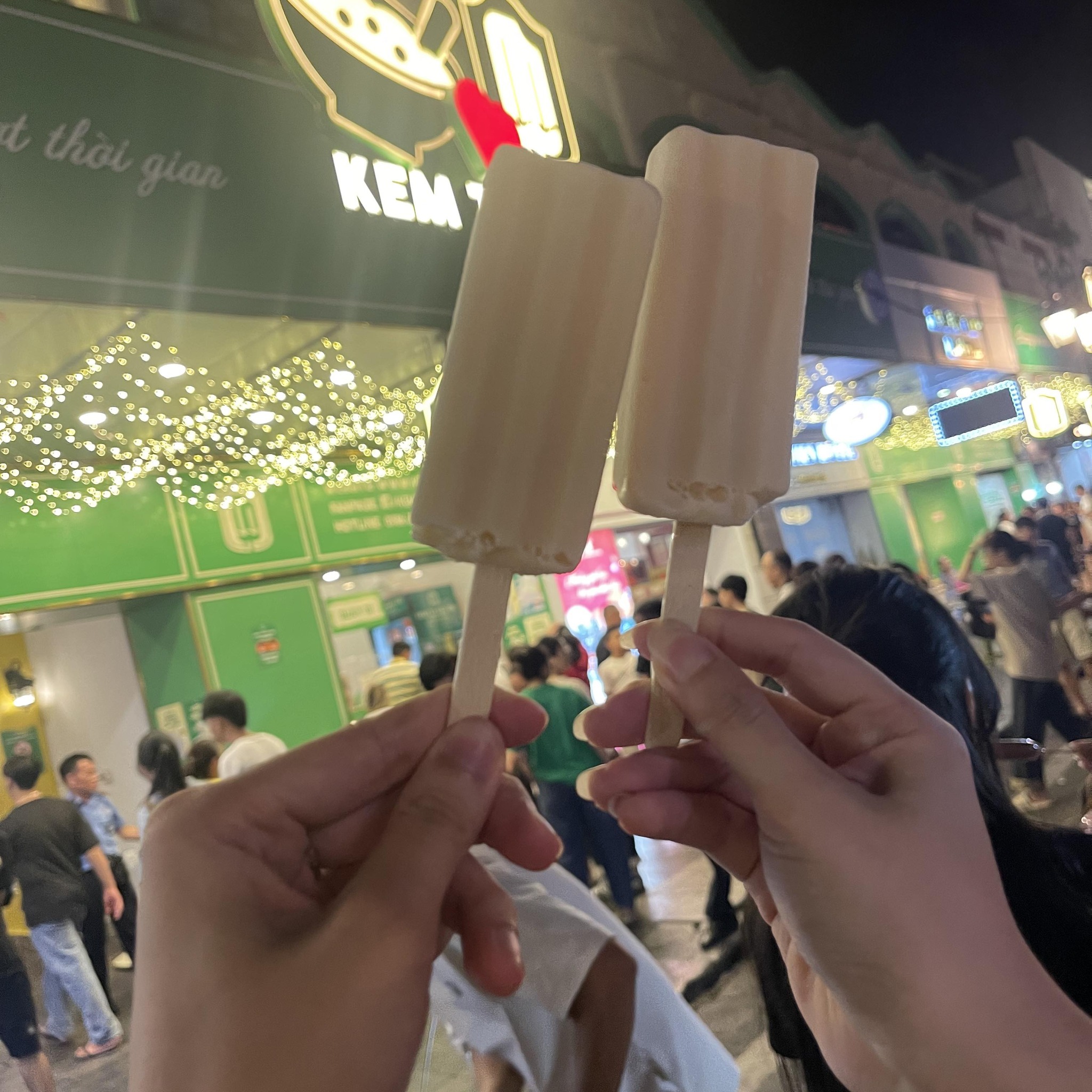 Cách mà e tránh nóng cho các con ạ 😀😀 38 Độ mà trời vẫn mưa 🥰🥰🥰 #Nong ...