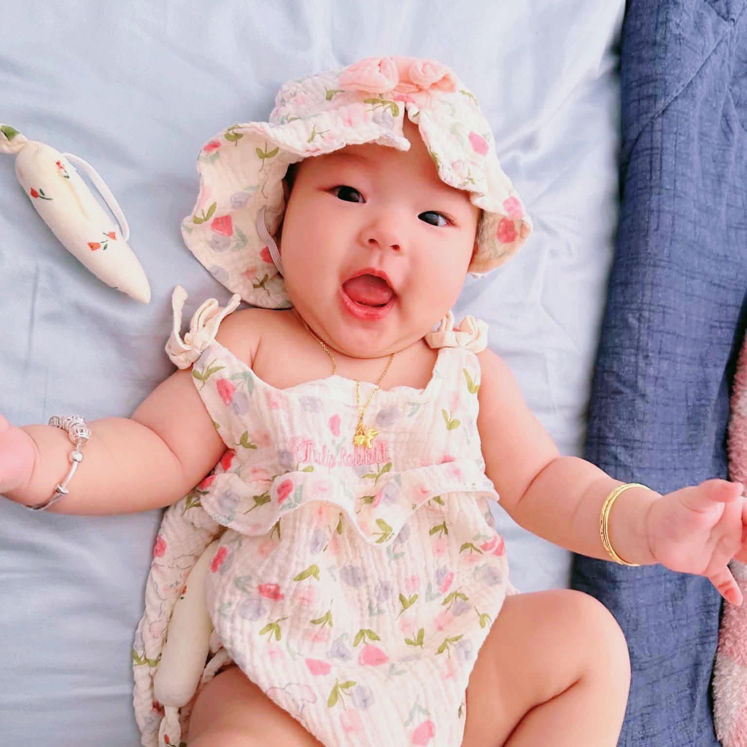 Chắc chắn là trùng sinh rồi, chứ ko thể nào cố gắng đưa cái tô cao lên ...