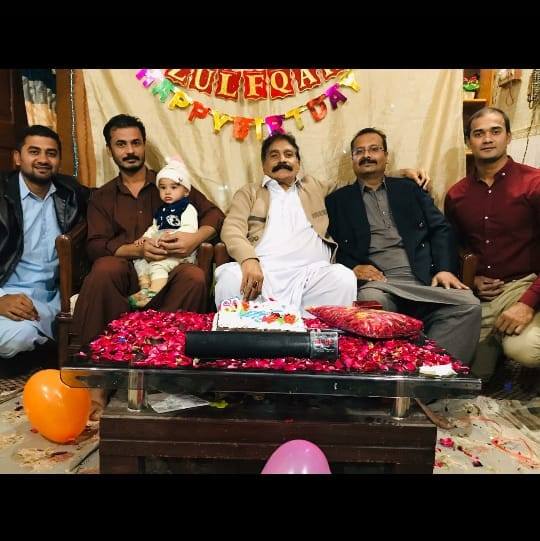 یہ بچہ جو اپنا نام عمران بتاتا ہے، 24 اگست 2020 کو تھانہ شاہ فیصل ...