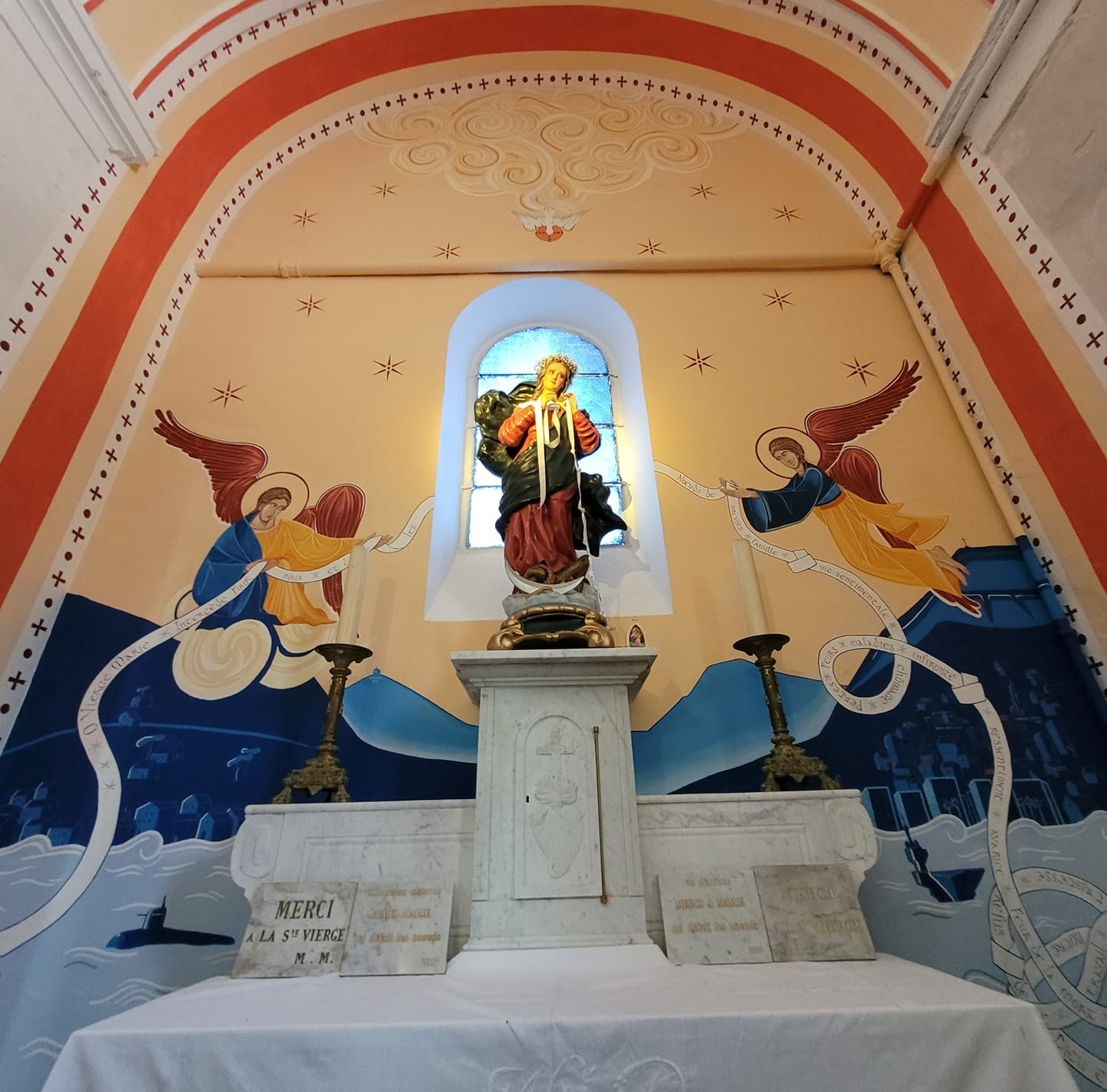 Palais du Rosaire Chapelet de Marie qui défait les noeuds en verre avec la croix de la Mater Dolorosa - Chapelet verre - Culte Chrétien en Verre