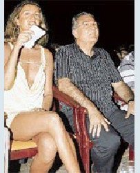 Yilin skandali! Deniz Baykal istifa etti! Nedeni Porno! xD