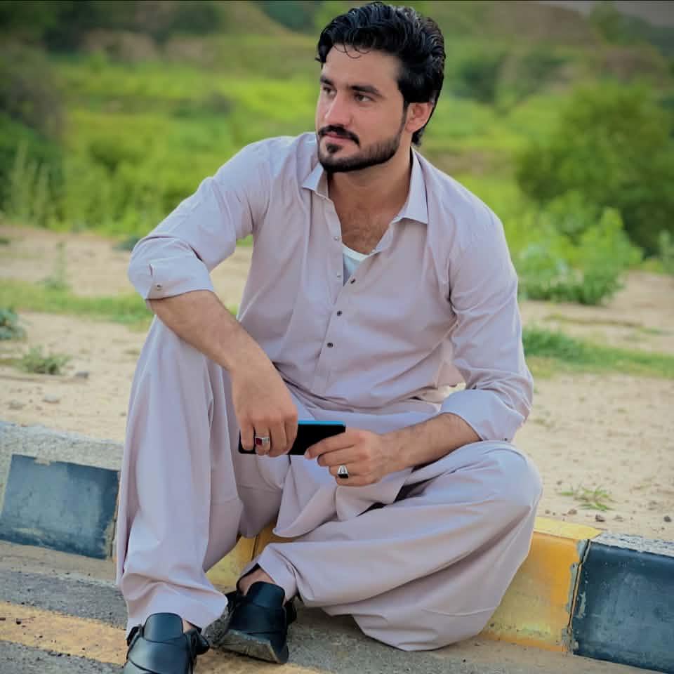Hawsi dost #funnyreaction #naumanreaction #reaction #youtubeshorts # ...