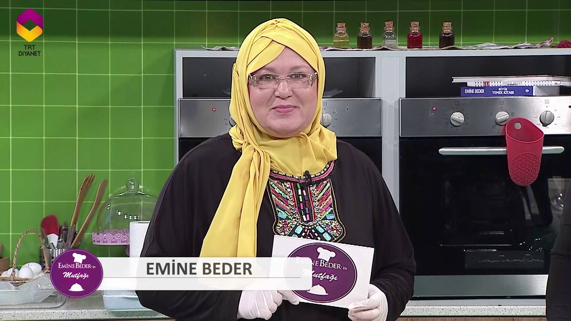 emine-beder-in-mutfa