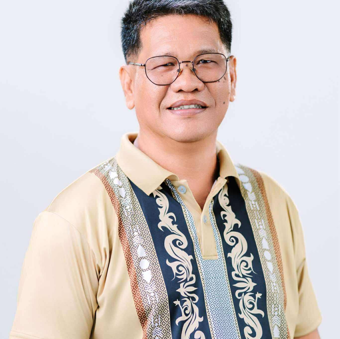 Rogel Manabat - YUNG DUMAAN NA MALAKING TRUCK NA DUMAAN PO... | Facebook