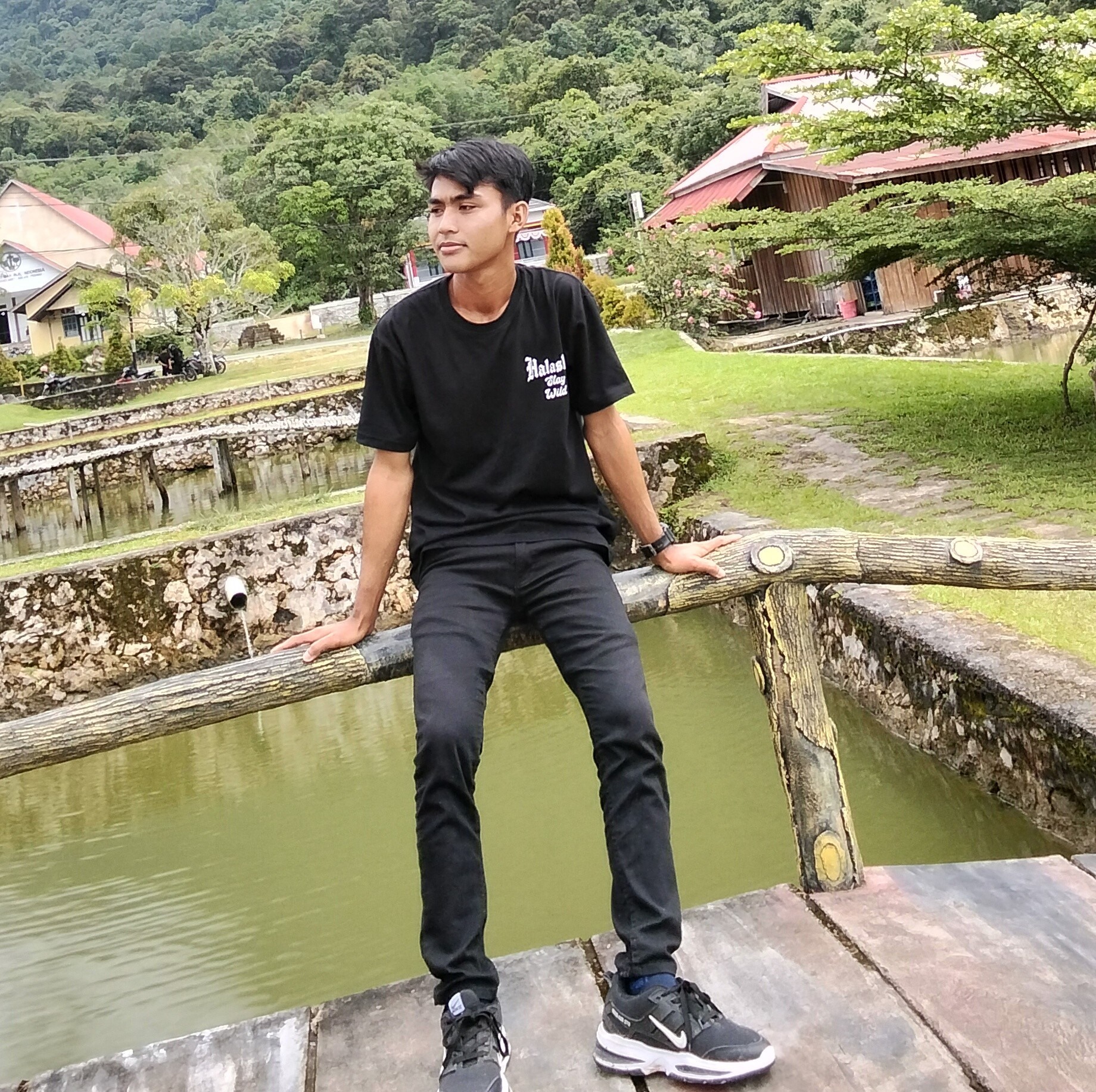 Padahal sudah ritual sebelum nyanyikan lagu ini,. Tapi masih aja ...