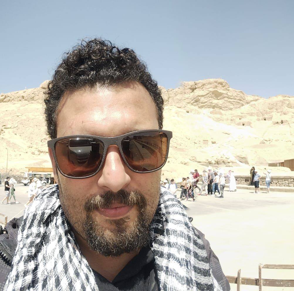 كل واحد فينا بيحتفل بشم النسيم براحته | Facebook