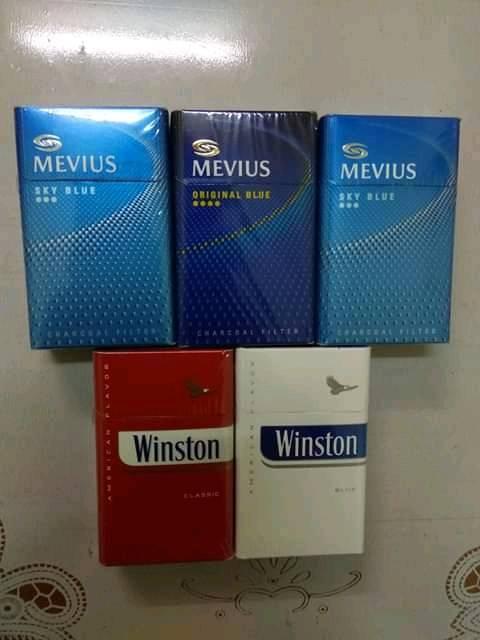 Komunitas rokok dan sembako