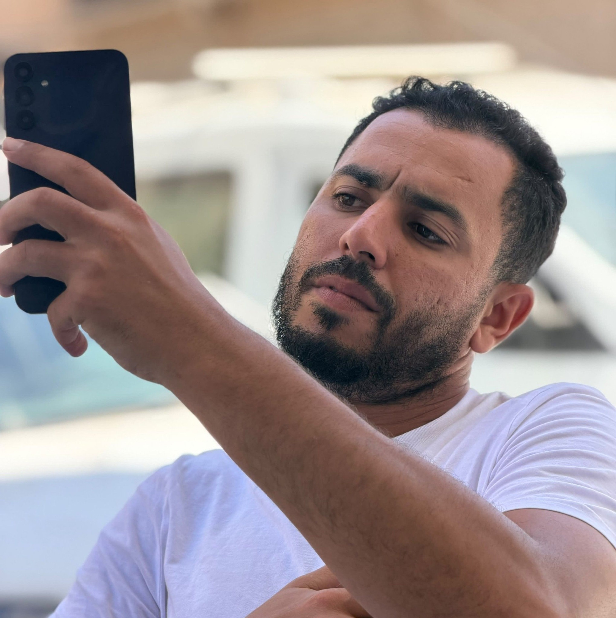 من الكلاب الذي منع التسوية العقارية لبعض الأحياء. نعلة الله عليكم ...