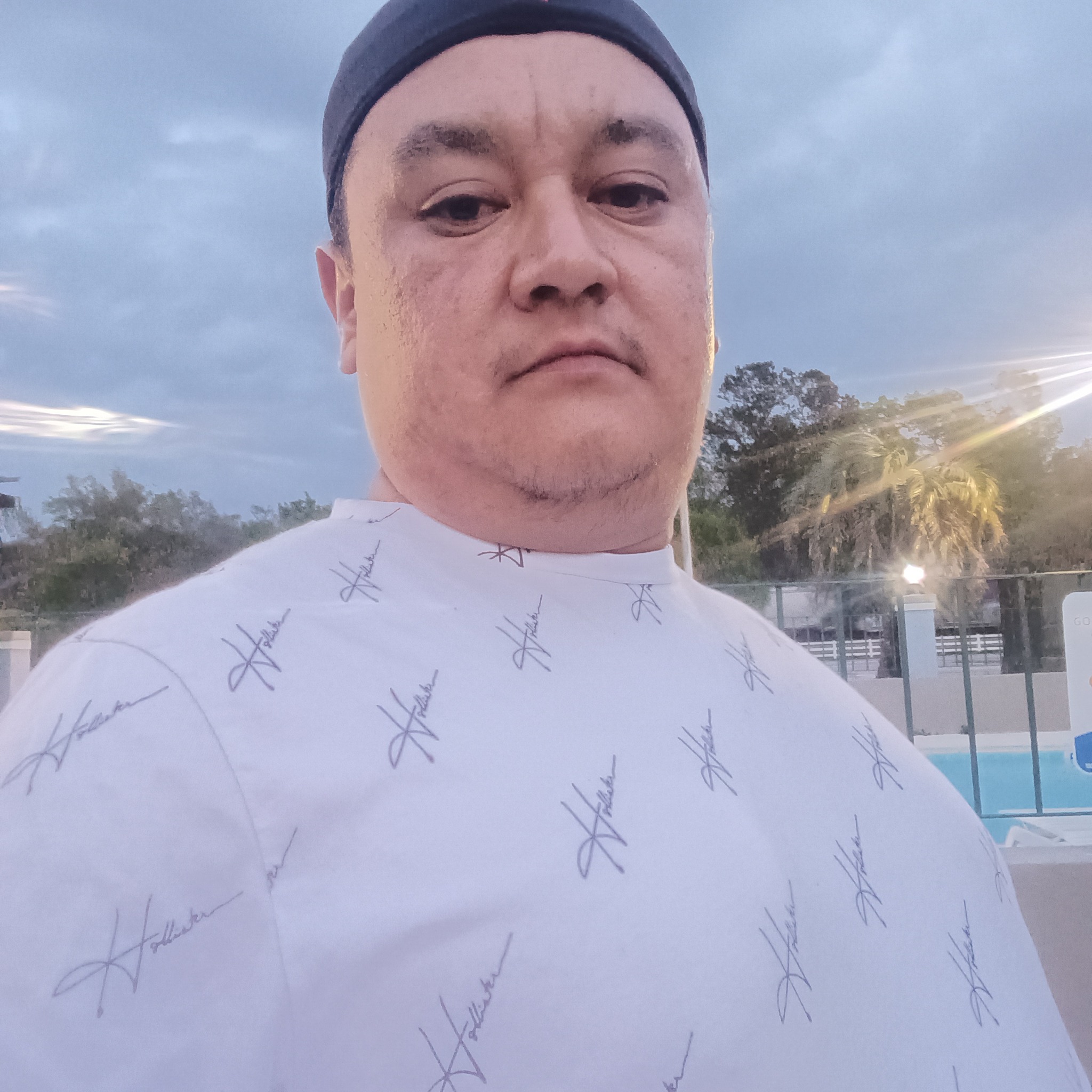 Esperando a papá con un Rico caldo de res para este frío 😅🥰 Elio ...