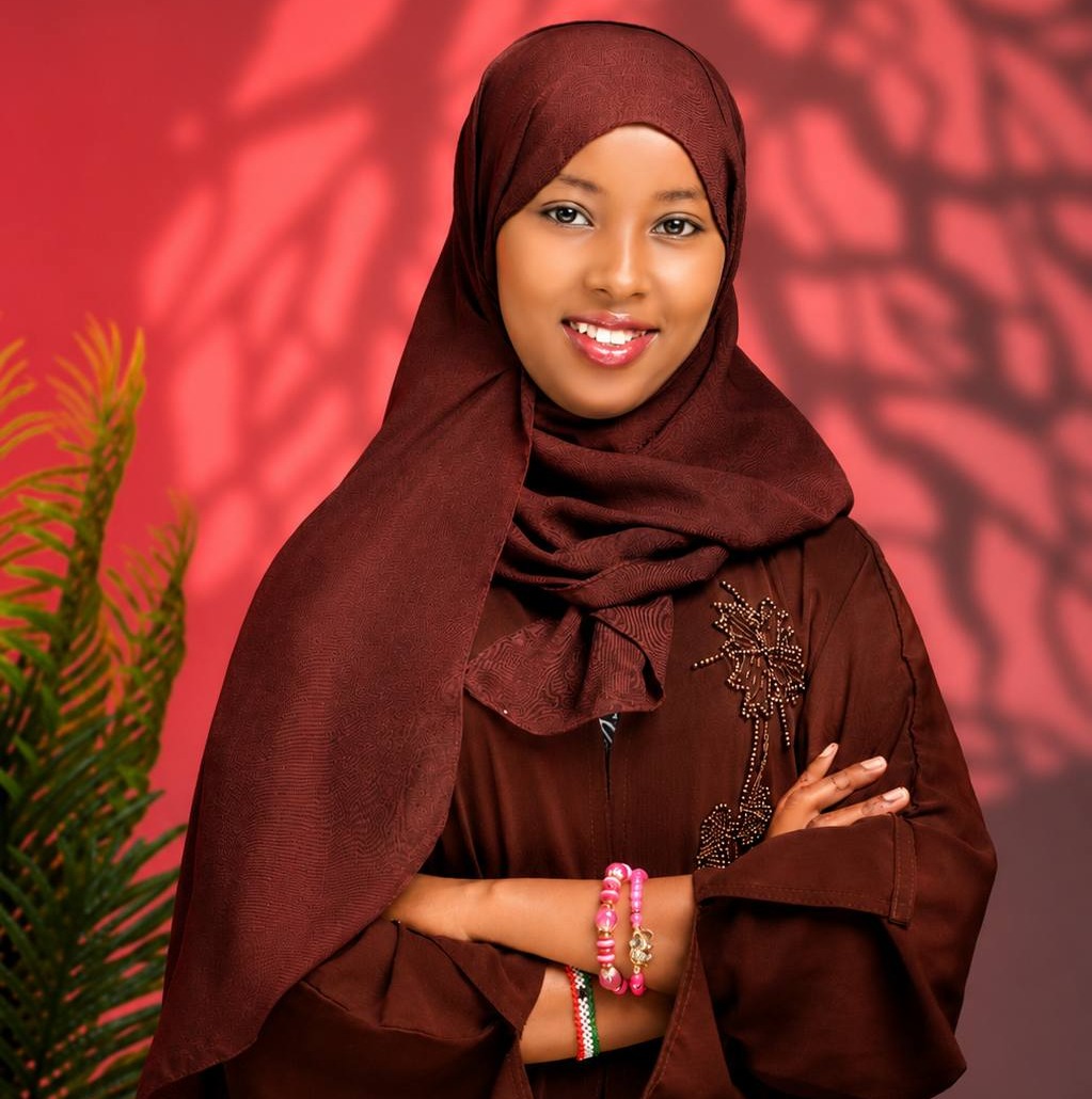 Sida saxda ah qof walba wax aad gashaato buu yahay. | Hinda Ahmed