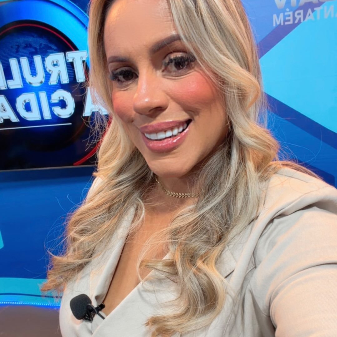 Algo de errado não está certo !!! 🤪celular voou pro rio | Lorenna ...