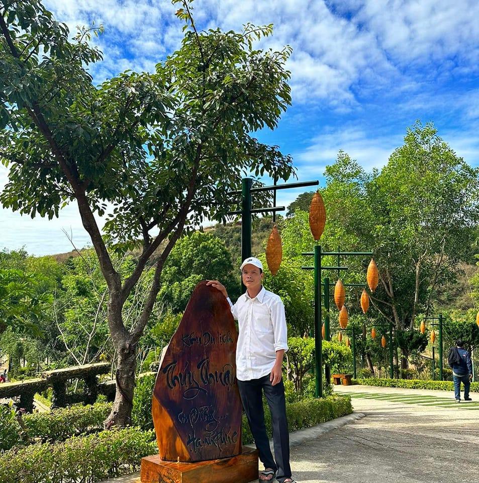 Còn cha mẹ là còn phúc báo lớn nhất của đời người. Báo hiếu không phải ...
