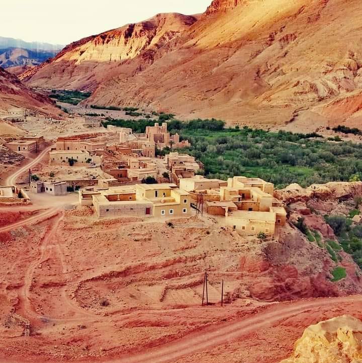 تسݣايت بعيون أبنائها