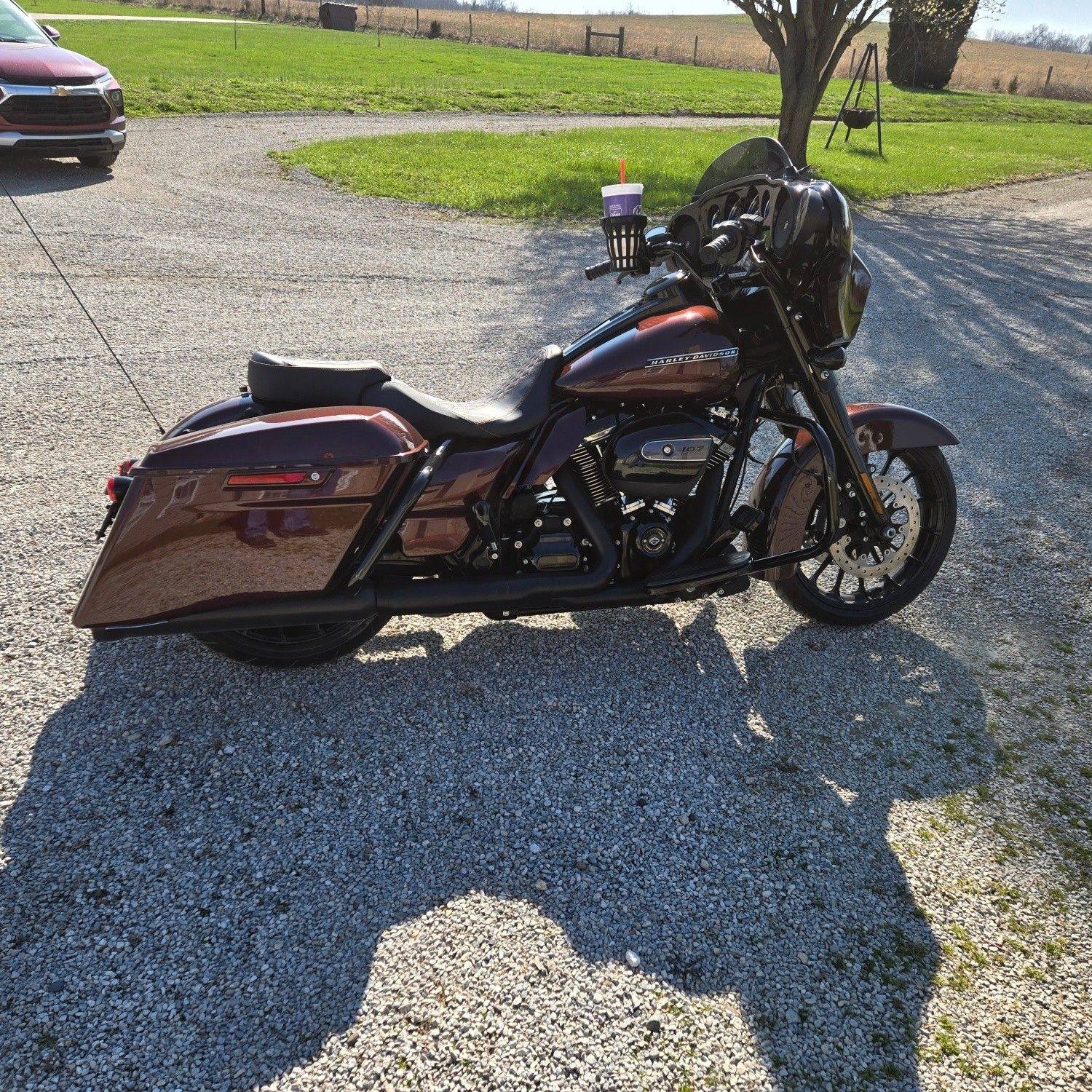 Lowrider Style Motorcycles | Forward controls on a roadking | Facebook
