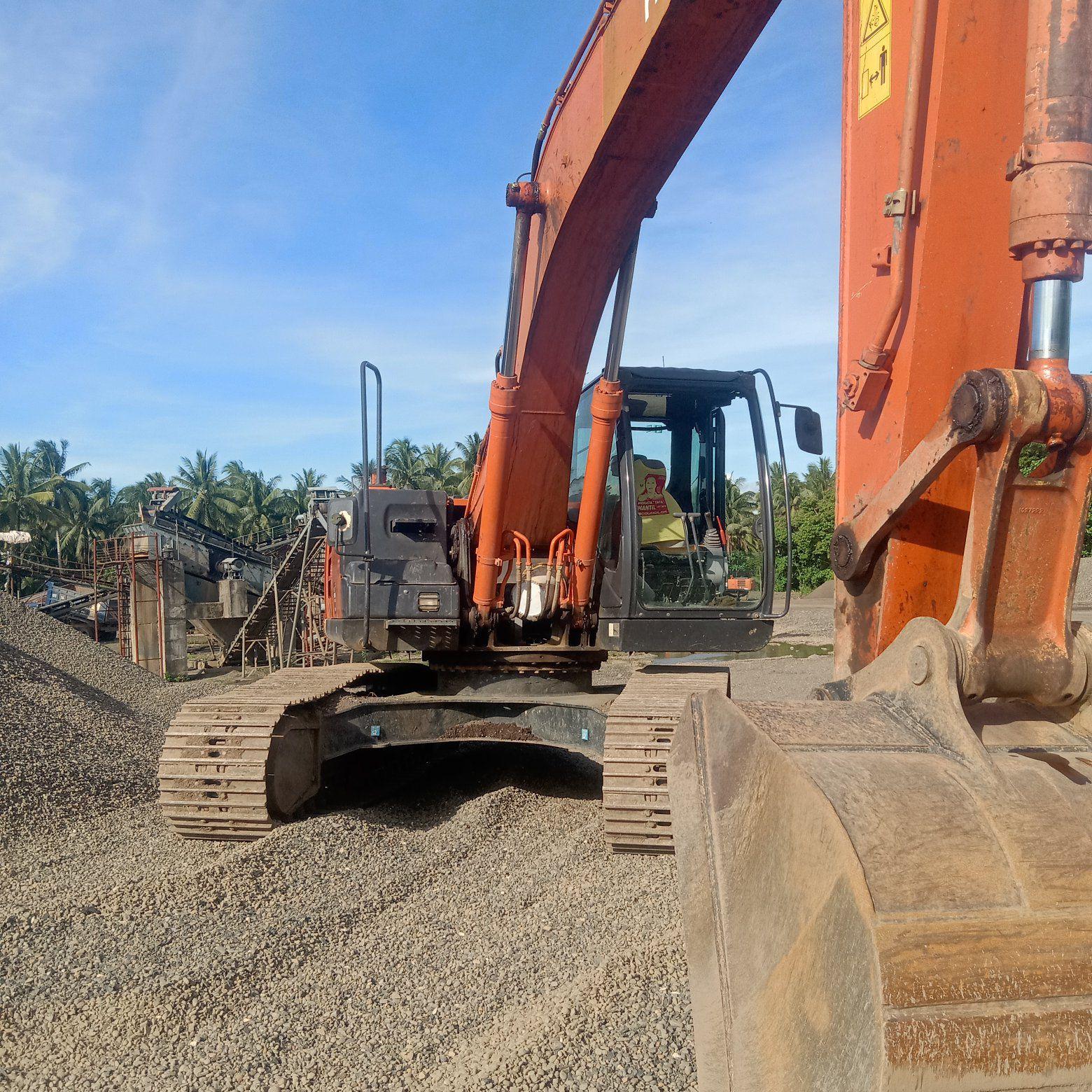 #excavator #operator #operatortechnique #1lakhview #pipeinbucket #pipe ...