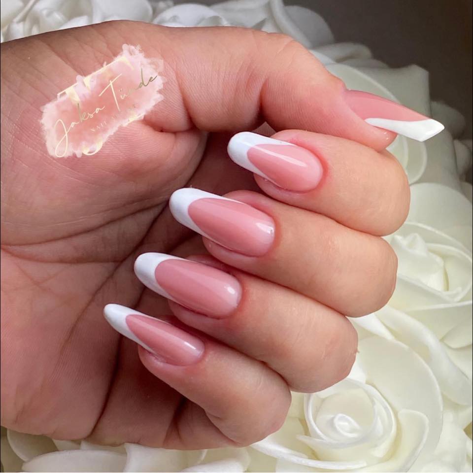 domi-nails-piercing-ecser