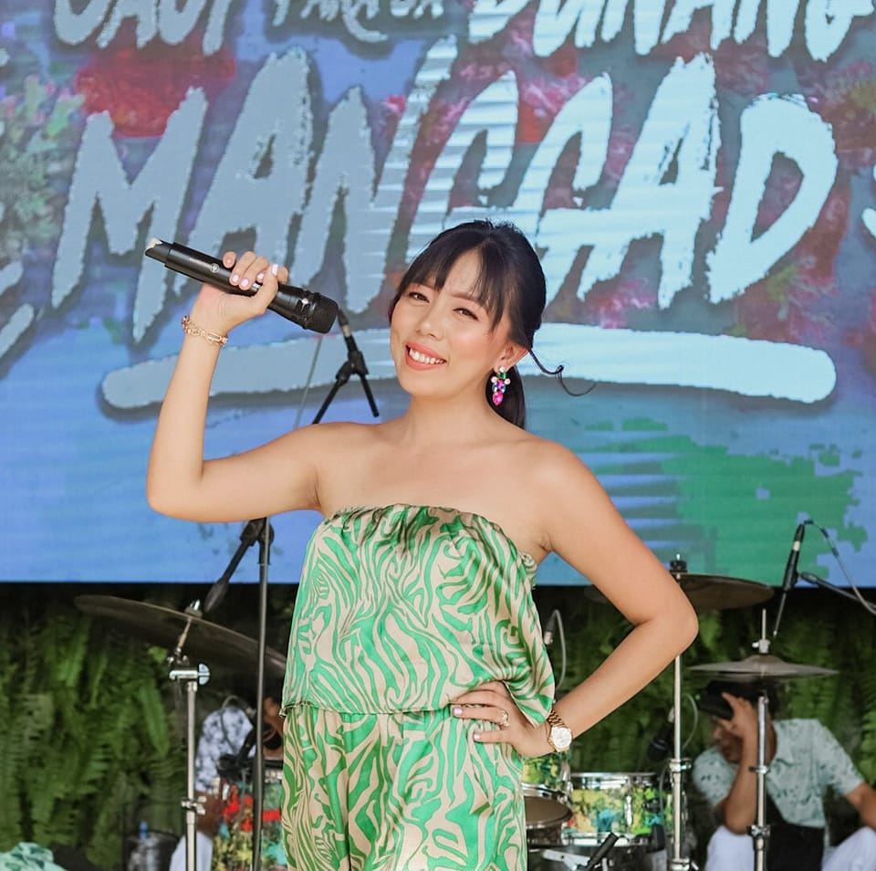Singer/Host Rhea